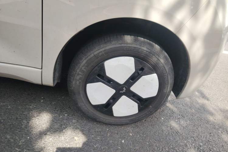 Used Wuling Hongguang MINIEV 2024 3rd Generation 215km Youth Edition Right Front Wheel Hub