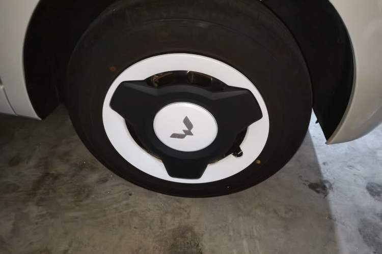 Used Wuling Hongguang MINIEV 2024 3rd Generation 215km Youth Edition Right Front Wheel Hub