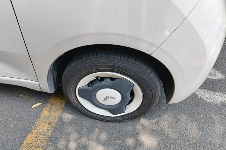 Used Wuling Hongguang MINIEV 2024 3rd Generation 215km Youth Edition Right Front Wheel Hub