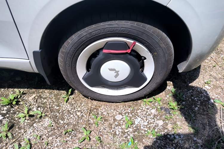 Used Wuling Hongguang MINIEV 2024 3rd Generation 215km Youth Edition Right Front Wheel Hub