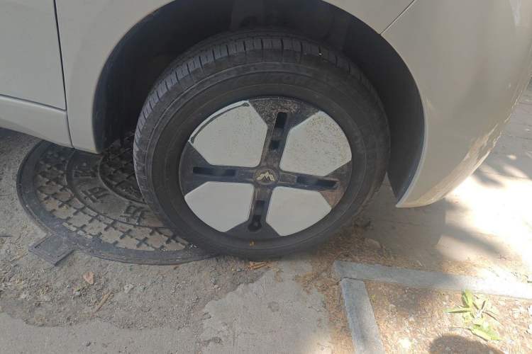 Used Wuling Hongguang MINIEV 2024 3rd Generation 215km Youth Edition Right Front Wheel Hub