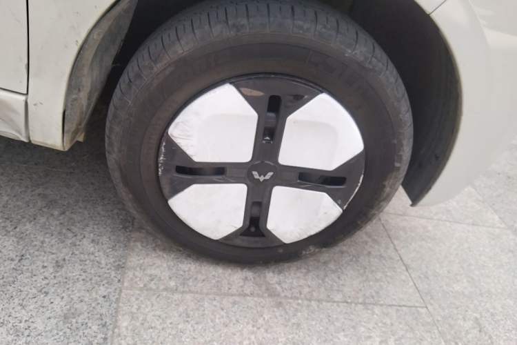 Used Wuling Hongguang MINIEV 2024 3rd Generation 215km Advanced Version Right Front Wheel Hub