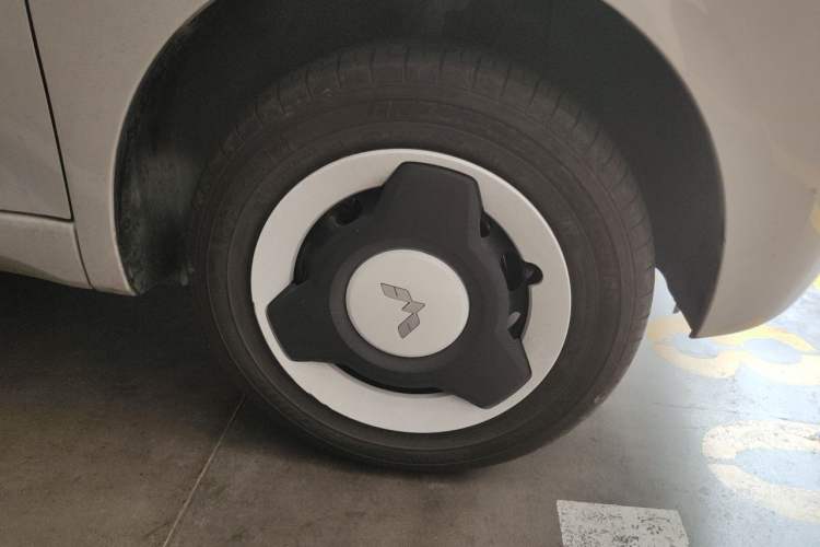Used Wuling Hongguang MINIEV 2024 3rd Generation 215km Youth Edition Right Front Wheel Hub