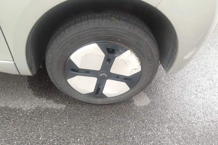 Used Wuling Hongguang MINIEV 2024 3rd Generation 215km Advanced Version Right Front Wheel Hub