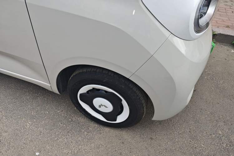 Used Wuling Hongguang MINIEV 2024 3rd Generation 215km Youth Edition Right Front Wheel Hub
