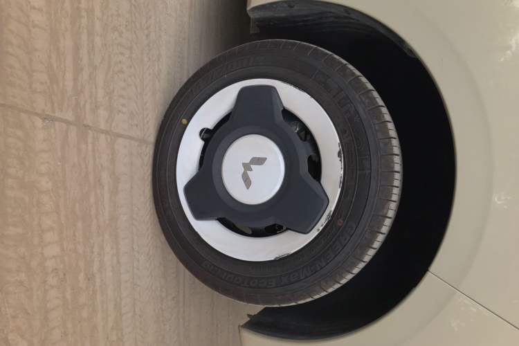 Used Wuling Hongguang MINIEV 2024 3rd Generation 215km Youth Edition Right Front Wheel Hub