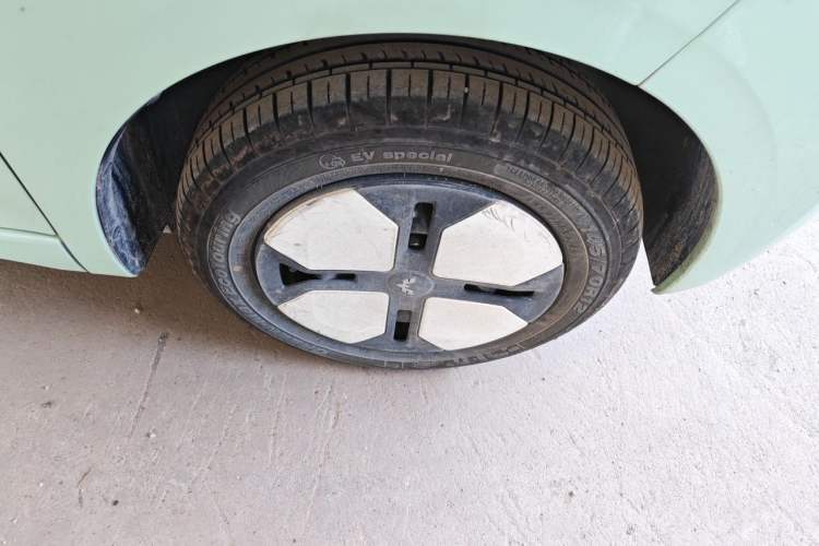 Used Wuling Hongguang MINIEV 2024 3rd Generation 215km Advanced Version Right Front Wheel Hub