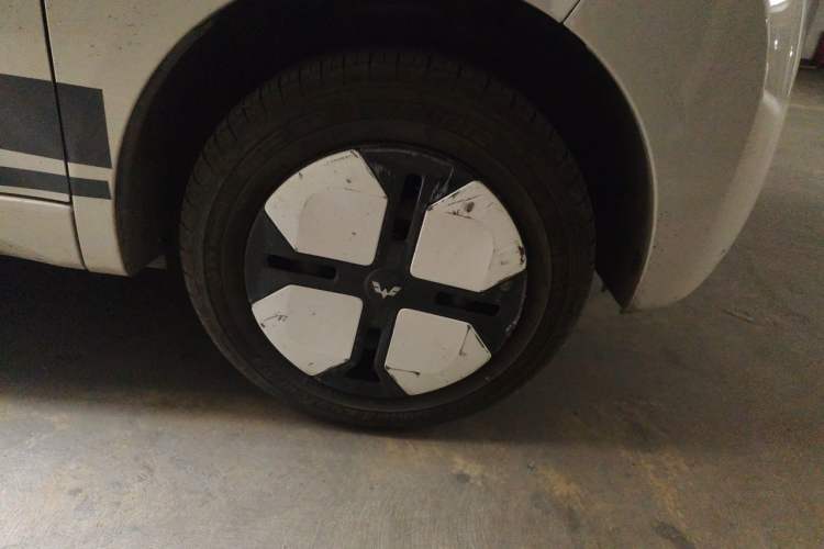 Used Wuling Hongguang MINIEV 2024 3rd Generation 215km Advanced Version Right Front Wheel Hub