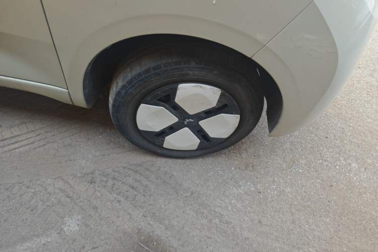 Used Wuling Hongguang MINIEV 2024 3rd Generation 215km Advanced Version Right Front Wheel Hub