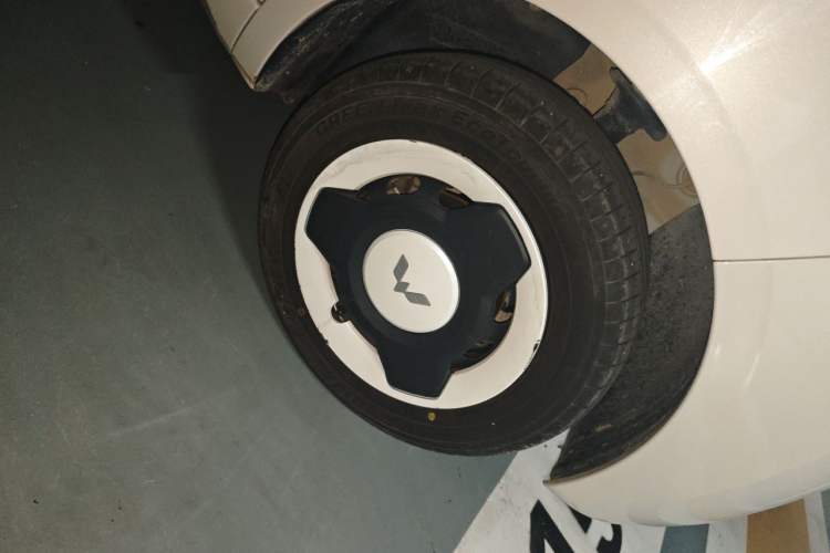 Used Wuling Hongguang MINIEV 2024 3rd Generation 215km Youth Edition Right Front Wheel Hub