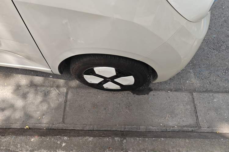 Used Wuling Hongguang MINIEV 2024 3rd Generation 215km Advanced Version Right Front Wheel Hub