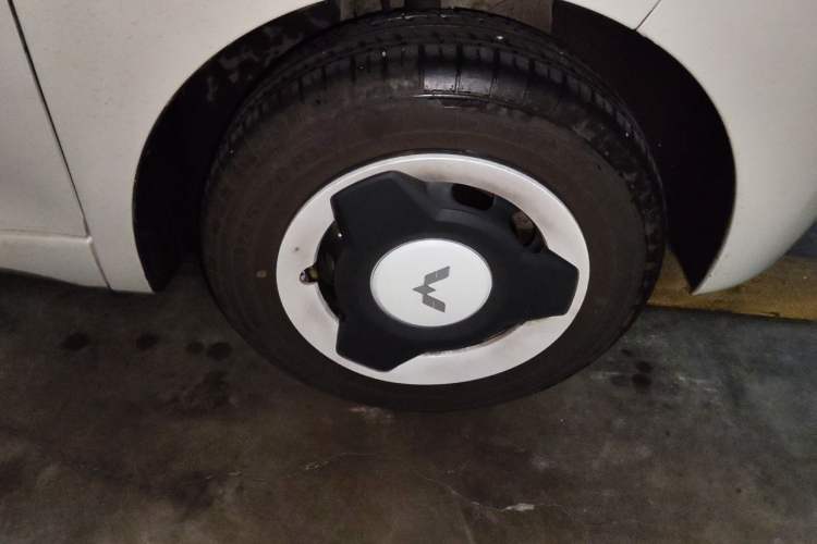 Used Wuling Hongguang MINIEV 2024 3rd Generation 215km Youth Edition Right Front Wheel Hub