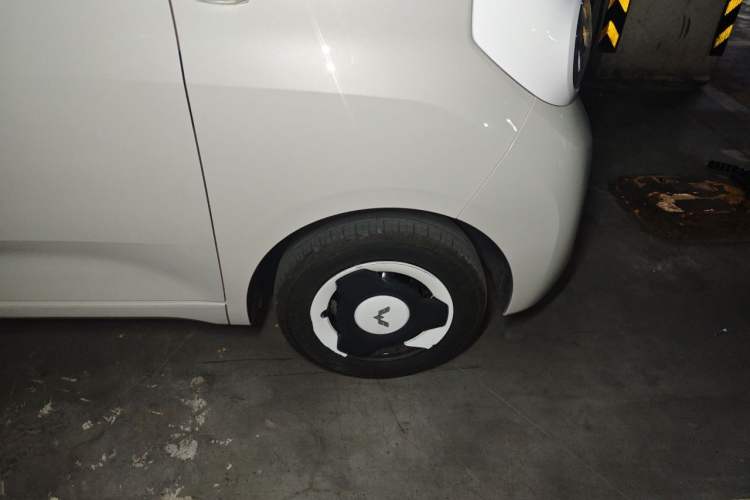 Used Wuling Hongguang MINIEV 2024 3rd Generation 215km Youth Edition Right Front Wheel Hub