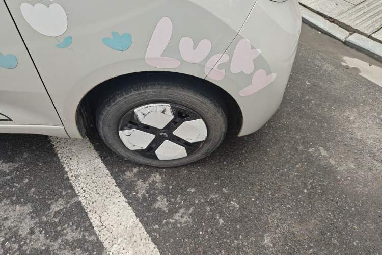 Used Wuling Hongguang MINIEV 2024 3rd Generation 215km Advanced Version Right Front Wheel Hub