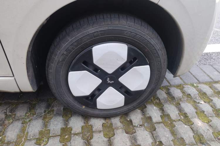 Used Wuling Hongguang MINIEV 2024 3rd Generation 215km Advanced Version Right Front Wheel Hub