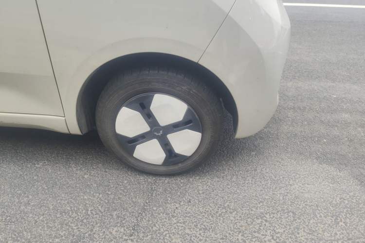 Used Wuling Hongguang MINIEV 2024 3rd Generation 215km Advanced Version Right Front Wheel Hub
