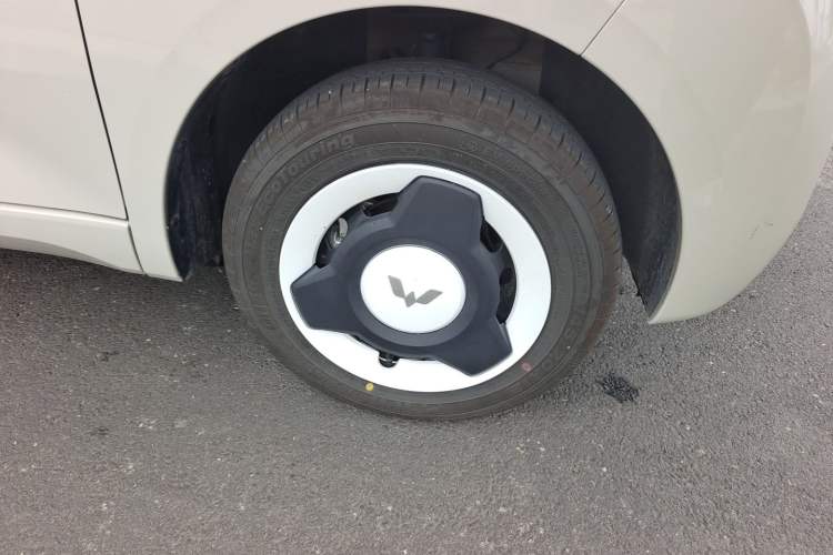 Used Wuling Hongguang MINIEV 2024 3rd Generation 215km Youth Edition Right Front Wheel Hub