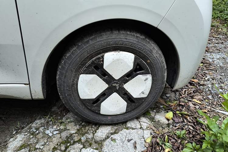 Used Wuling Hongguang MINIEV 2024 3rd Generation 215km Advanced Version Right Front Wheel Hub