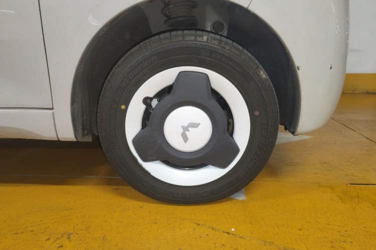 Used Wuling Hongguang MINIEV 2024 3rd Generation 215km Youth Edition Right Front Wheel Hub