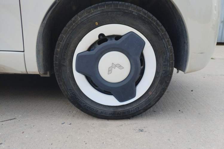 Used Wuling Hongguang MINIEV 2024 3rd Generation 215km Youth Edition Right Front Wheel Hub