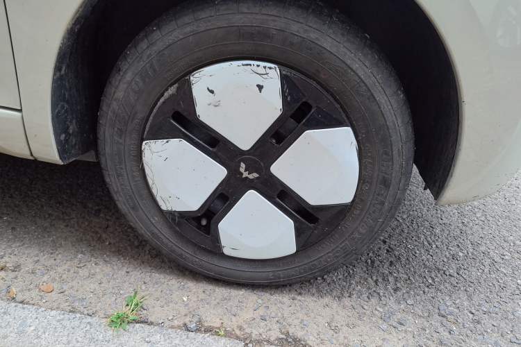 Used Wuling Hongguang MINIEV 2024 3rd Generation 215km Advanced Version Right Front Wheel Hub