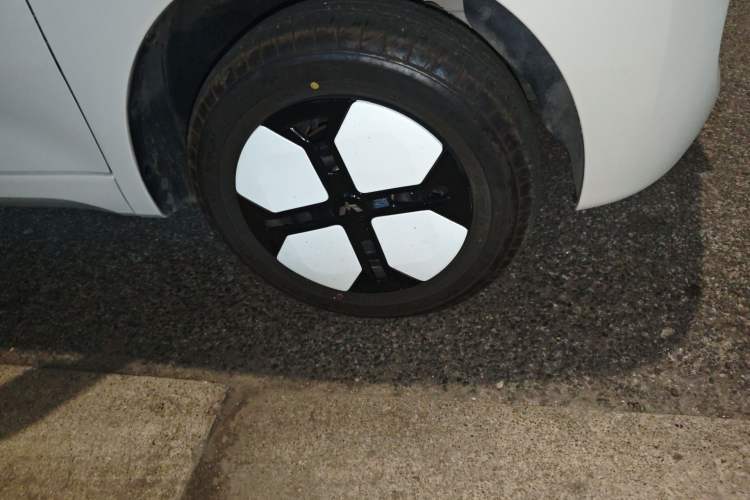 Used Wuling Hongguang MINIEV 2024 3rd Generation 215km Advanced Version Right Front Wheel Hub