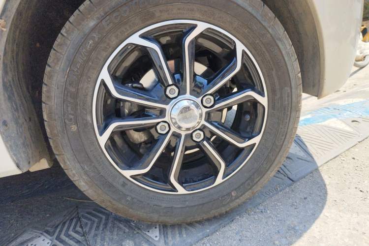 Used Wuling Hongguang MINIEV 2024 3rd Generation 215km Advanced Version Right Front Wheel Hub
