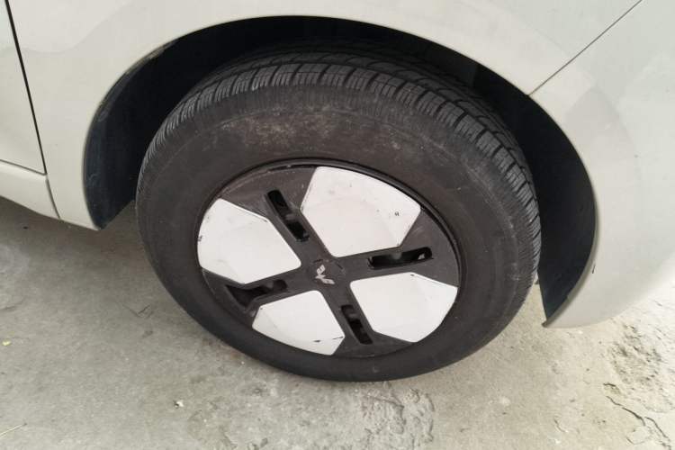 Used Wuling Hongguang MINIEV 2024 3rd Generation 215km Advanced Version Right Front Wheel Hub
