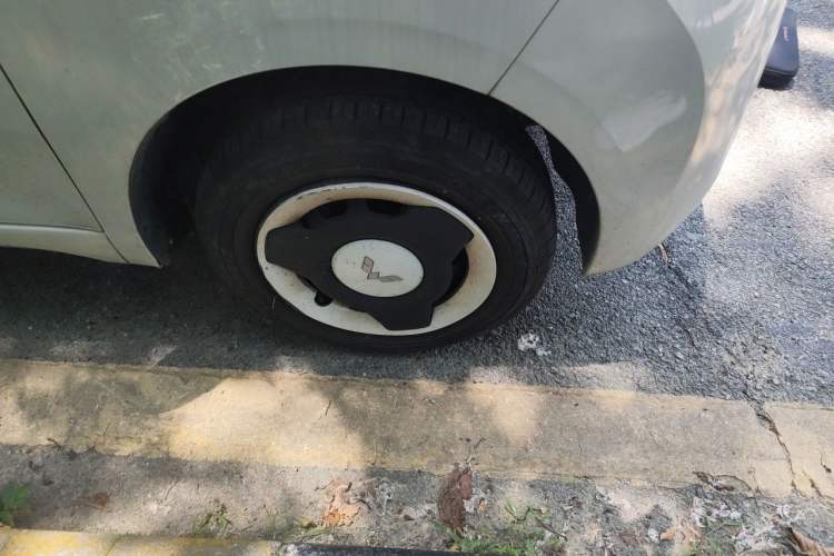 Used Wuling Hongguang MINIEV 2024 3rd Generation 215km Youth Edition Right Front Wheel Hub
