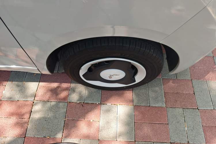 Used Wuling Hongguang MINIEV 2024 3rd Generation 215km Youth Edition Right Front Wheel Hub