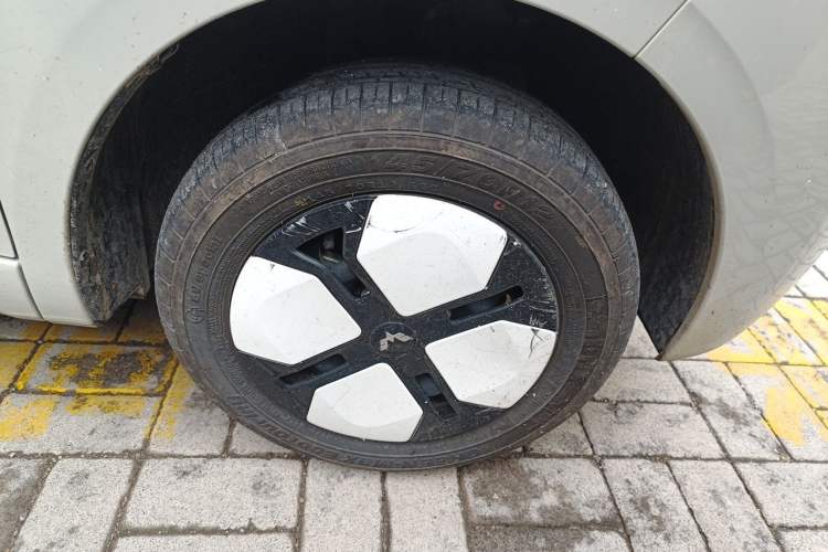 Used Wuling Hongguang MINIEV 2024 3rd Generation 215km Advanced Version Right Front Wheel Hub