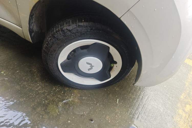 Used Wuling Hongguang MINIEV 2024 3rd Generation 215km Youth Edition Right Front Wheel Hub