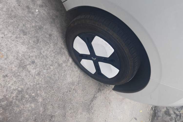Used Wuling Hongguang MINIEV 2024 3rd Generation 215km Advanced Version Right Front Wheel Hub