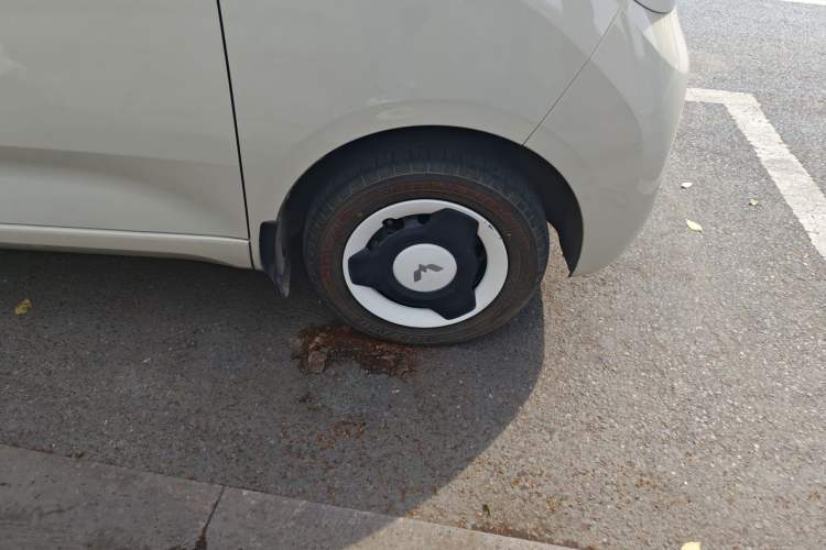 Used Wuling Hongguang MINIEV 2024 3rd Generation 215km Youth Edition Right Front Wheel Hub