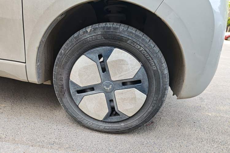 Used Wuling Hongguang MINIEV 2024 3rd Generation 215km Advanced Version Right Front Wheel Hub