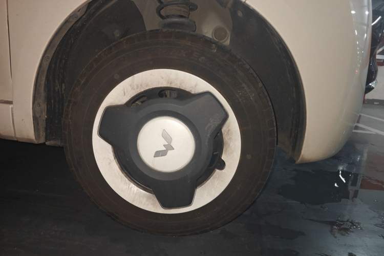 Used Wuling Hongguang MINIEV 2024 3rd Generation 215km Youth Edition Right Front Wheel Hub