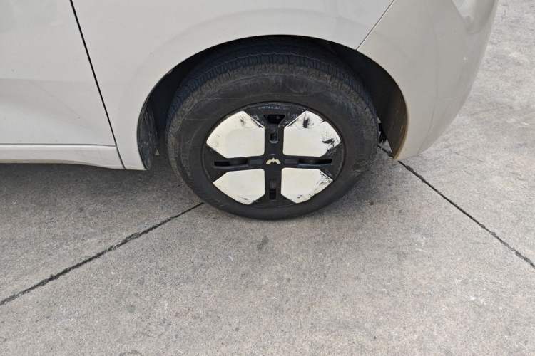 Used Wuling Hongguang MINIEV 2024 3rd Generation 215km Youth Edition Right Front Wheel Hub