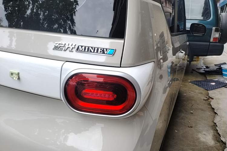 Used Wuling Hongguang MINIEV 2024 3rd Generation 215km Youth Edition Right Rear Taillight