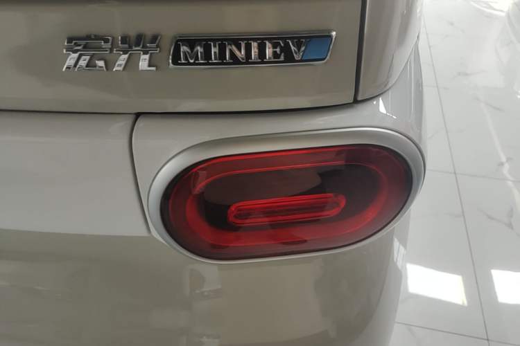 Used Wuling Hongguang MINIEV 2024 3rd Generation 215km Youth Edition Right Rear Taillight
