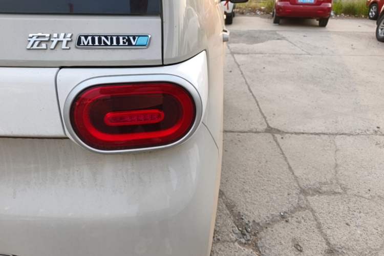 Used Wuling Hongguang MINIEV 2024 3rd Generation 215km Youth Edition Right Rear Taillight