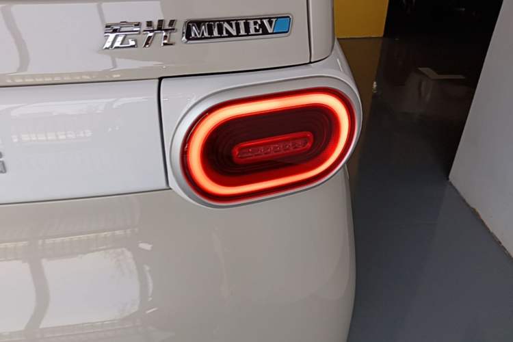 Used Wuling Hongguang MINIEV 2024 3rd Generation 215km Youth Edition Right Rear Taillight