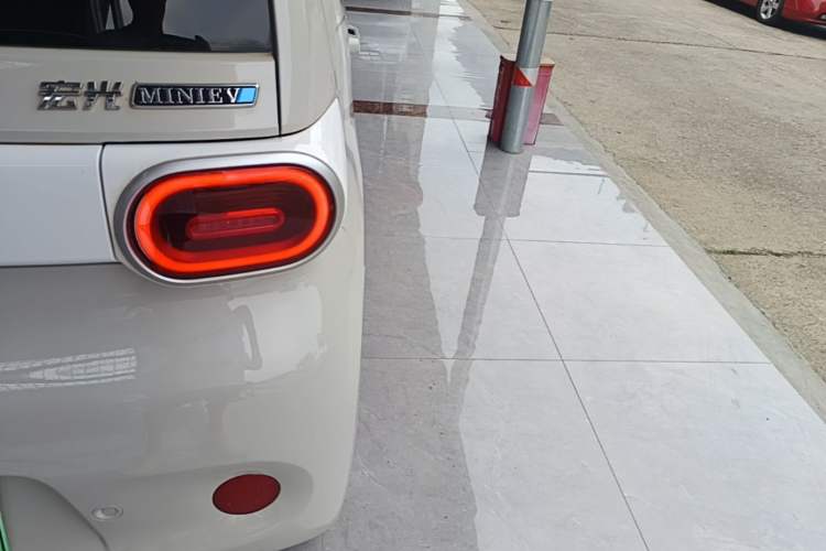 Used Wuling Hongguang MINIEV 2024 3rd Generation 215km Youth Edition Right Rear Taillight