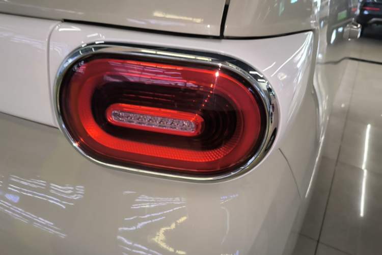 Used Wuling Hongguang MINIEV 2024 3rd Generation 170 km Right Rear Taillight