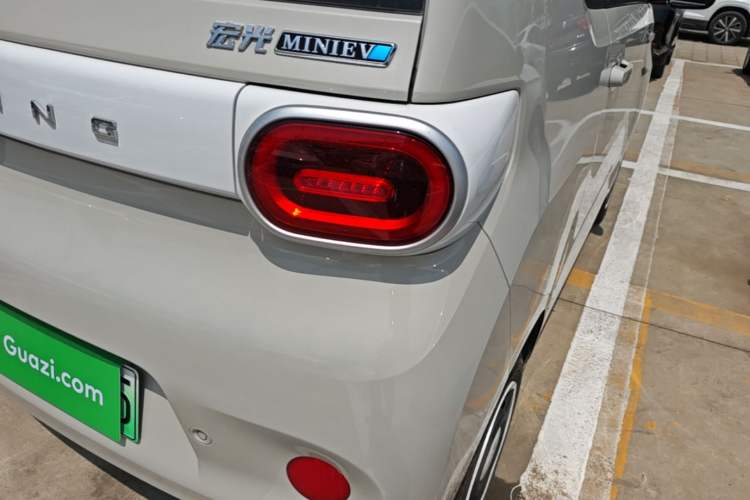 Used Wuling Hongguang MINIEV 2024 3rd Generation 215km Youth Edition Right Rear Taillight