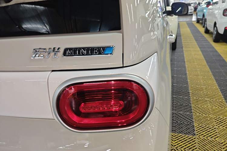 Used Wuling Hongguang MINIEV 2024 3rd Generation 215km Youth Edition Right Rear Taillight