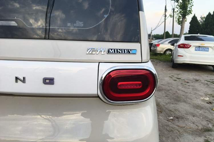 Used Wuling Hongguang MINIEV 2024 3rd Generation 215km Advanced Version Right Rear Taillight