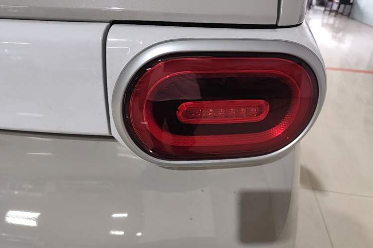 Used Wuling Hongguang MINIEV 2024 3rd Generation 215km Youth Edition Right Rear Taillight