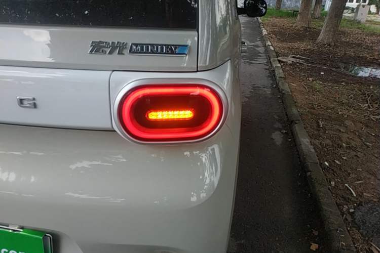 Used Wuling Hongguang MINIEV 2024 3rd Generation 215km Youth Edition Right Rear Taillight