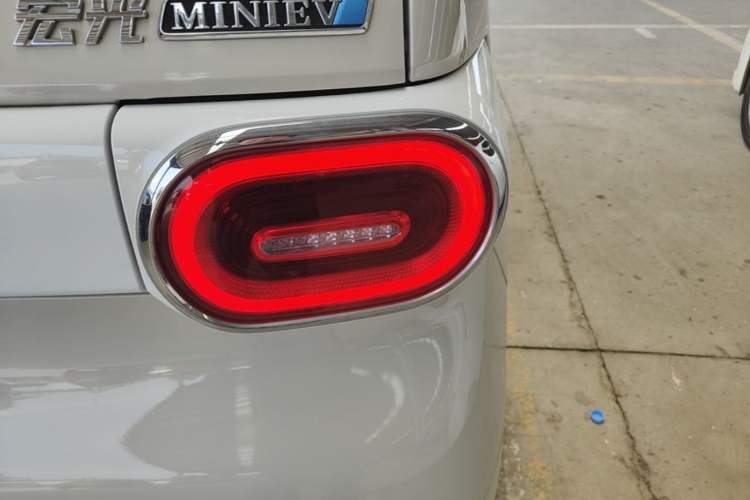 Used Wuling Hongguang MINIEV 2024 3rd Generation 215km Advanced Version Right Rear Taillight