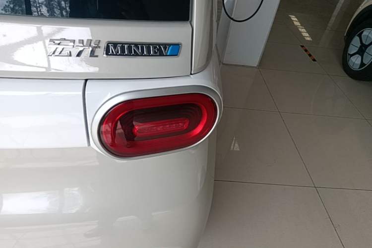 Used Wuling Hongguang MINIEV 2024 3rd Generation 215km Youth Edition Right Rear Taillight